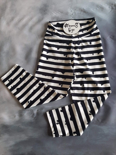 In Stock - Mono Drippy Stripe Cropped Leggings - size M -- 355792217307