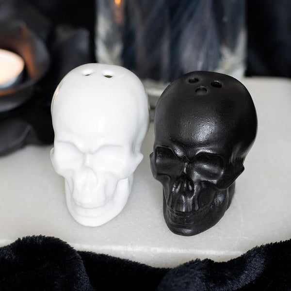 Skull Salt N Pepper Shakers