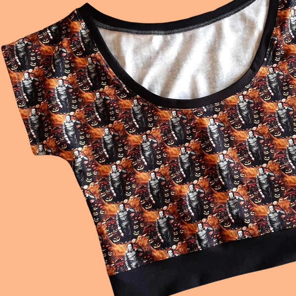 In Stock A8E Halloween Friends cropped tee - S -- 1771581191