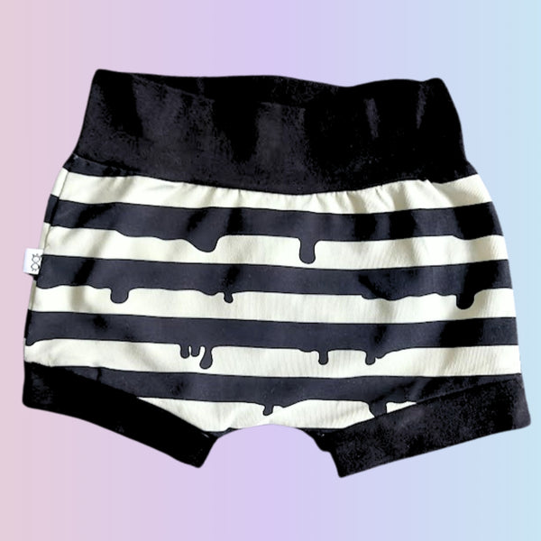 In Stock Mono Drippy Stripe bummies/baby shorts A8E 18-24m -- 4383315210