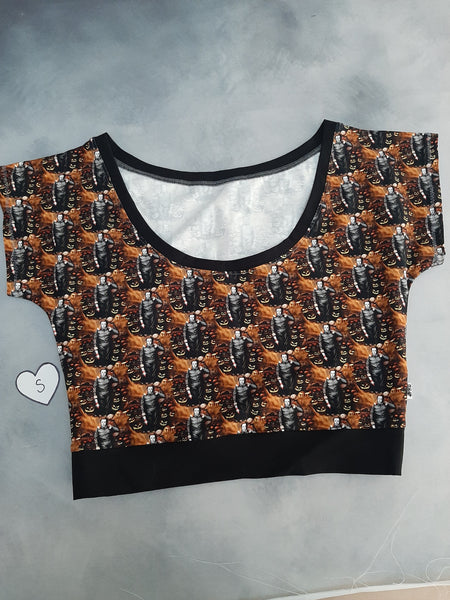 In Stock A8E Halloween Friends cropped tee - S -- 355792624974